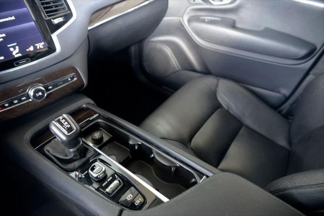2017 Volvo XC90 T6 Momentum