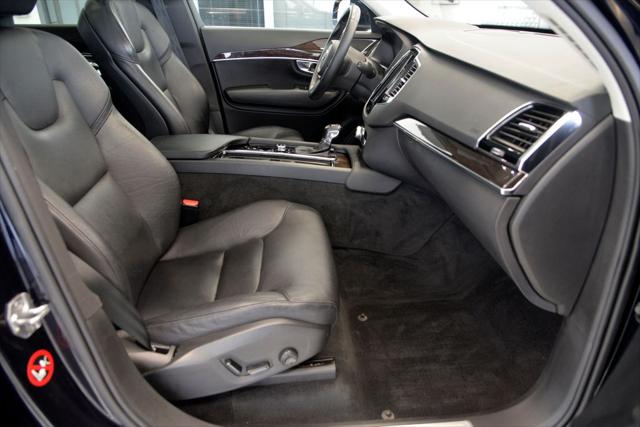 2017 Volvo XC90 T6 Momentum