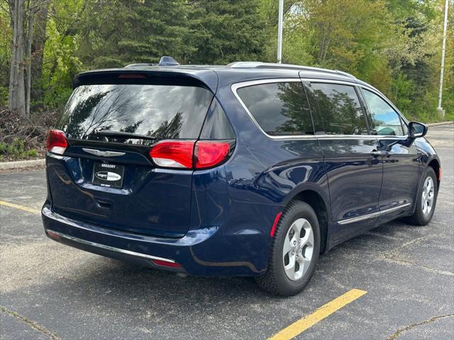 2017 Chrysler Pacifica Touring-L Plus