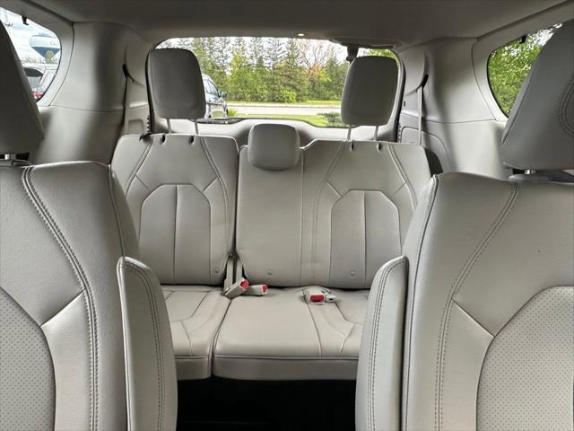 2017 Chrysler Pacifica Touring-L Plus