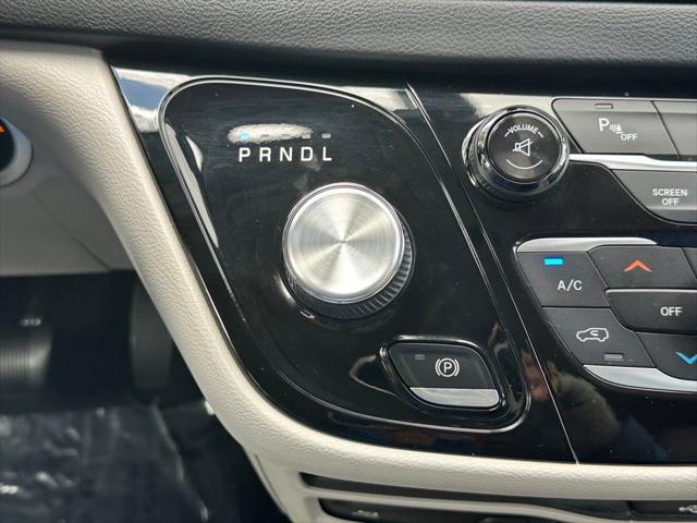 2017 Chrysler Pacifica Touring-L Plus
