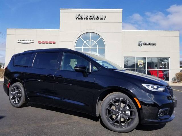 2026 Chrysler Pacifica Select for sale in Cross Plains, WI