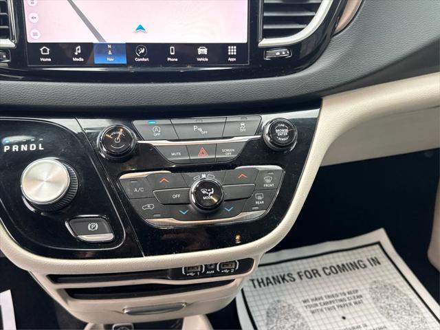 2022 Chrysler Voyager LX