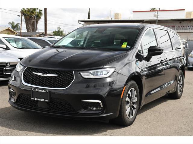 2023 Chrysler Pacifica Hybrid Touring L for sale in Fresno, CA