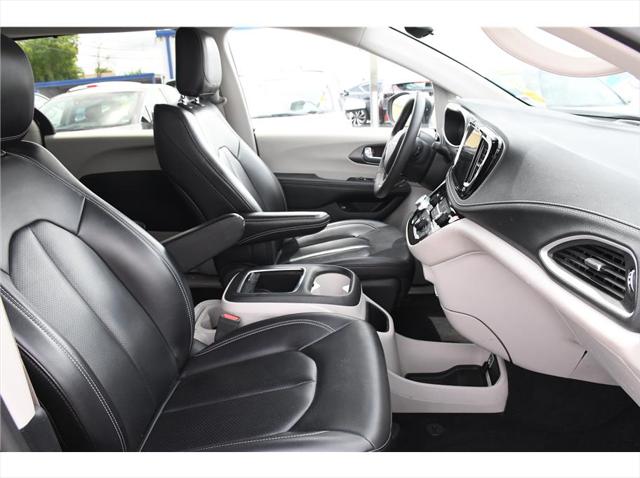 2023 Chrysler Pacifica Hybrid Touring L