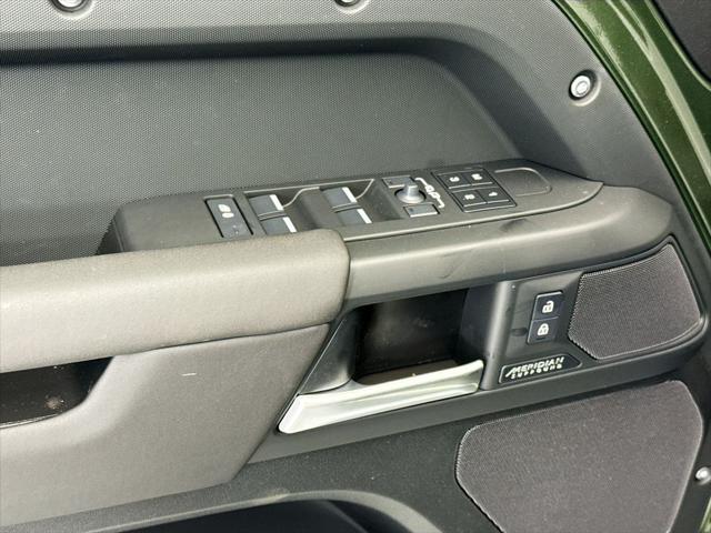 2026 Land Rover Defender P400 X-Dynamic SE
