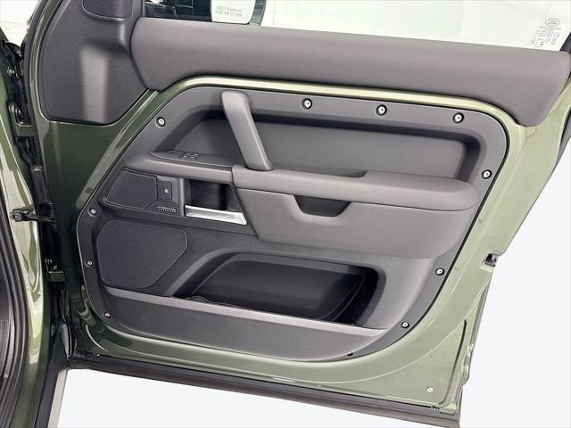 2026 Land Rover Defender P400 X-Dynamic SE