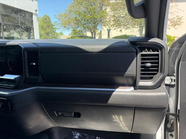 2025 GMC Sierra 1500 4WD Crew Cab Short Box SLT