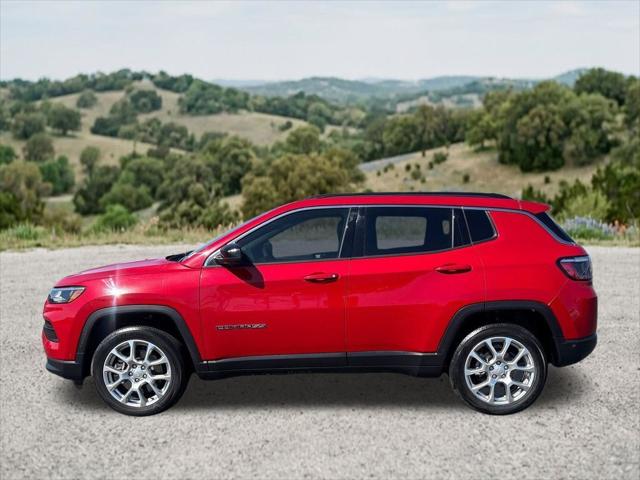 2024 Jeep Compass Latitude Lux FWD