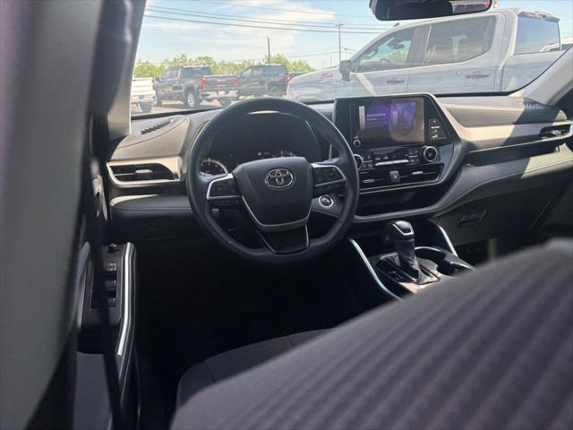 2025 Toyota Highlander LE