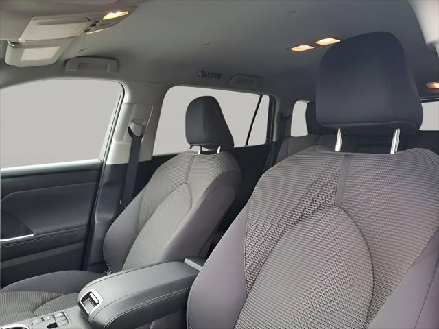 2025 Toyota Highlander LE