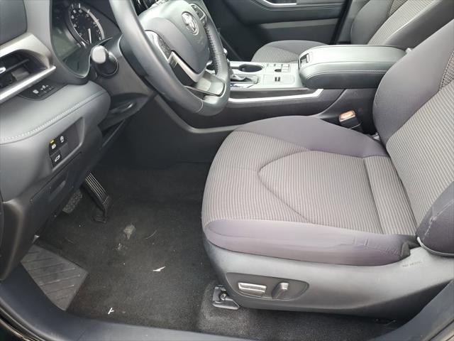 2025 Toyota Highlander LE
