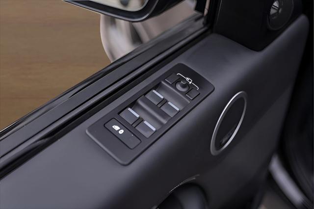 2024 Land Rover Discovery P360 Metropolitan Edition