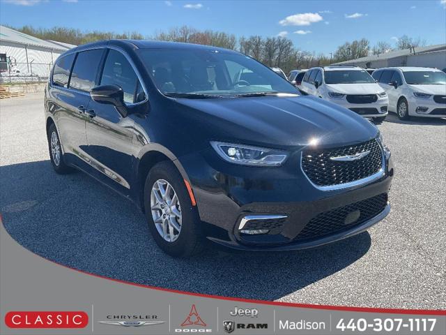 2025 Chrysler Pacifica Select for sale in Madison, OH