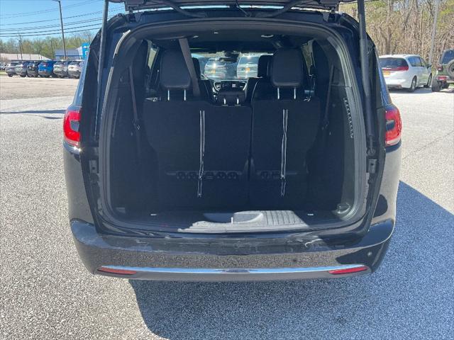 2025 Chrysler Pacifica Select