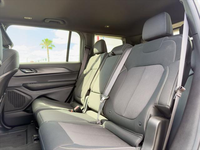 2025 Jeep Grand Cherokee L Laredo X 4x2