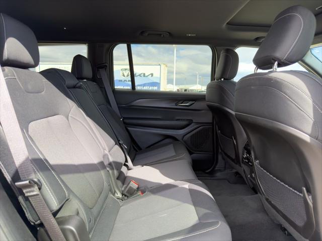 2025 Jeep Grand Cherokee L Laredo X 4x2
