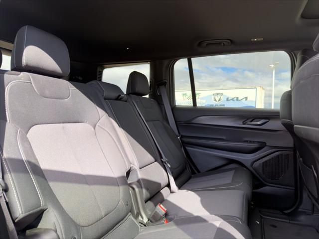 2025 Jeep Grand Cherokee L Laredo X 4x2