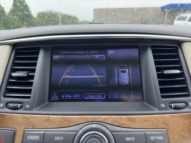 2013 INFINITI QX56 Standard