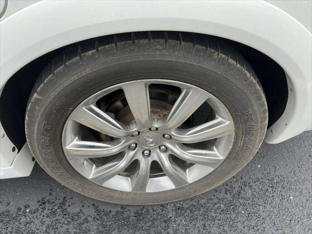 2013 INFINITI QX56 Standard