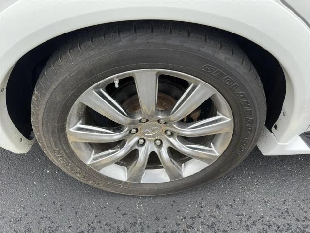 2013 INFINITI QX56 Standard
