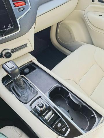 2021 Volvo XC90 T5 Momentum 7 Passenger