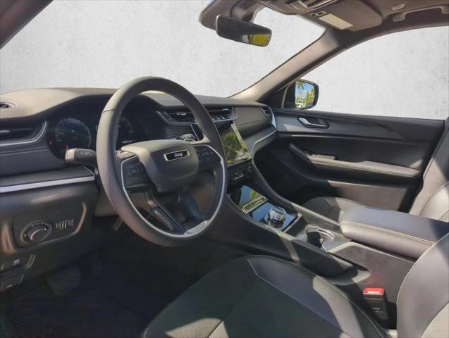 2025 Jeep Grand Cherokee Altitude X 4x2