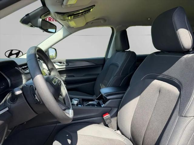 2023 Jeep Grand Cherokee L Laredo 4x2