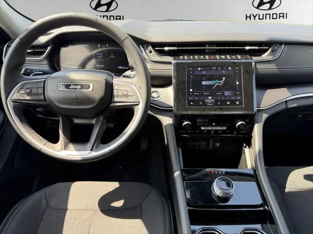 2023 Jeep Grand Cherokee L Laredo 4x2