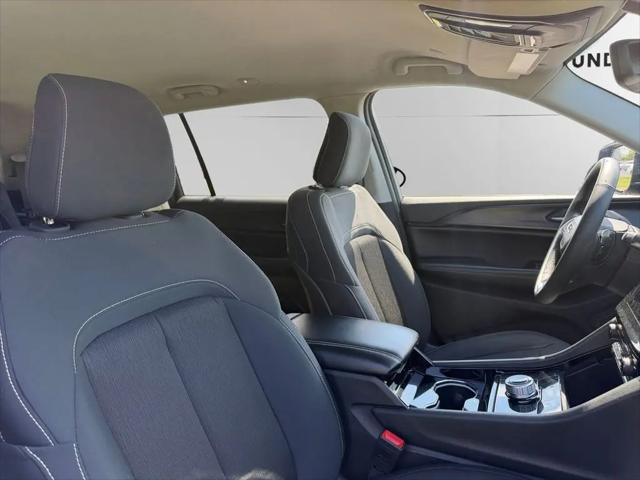 2023 Jeep Grand Cherokee L Laredo 4x2