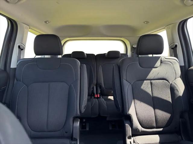 2023 Jeep Grand Cherokee L Laredo 4x2