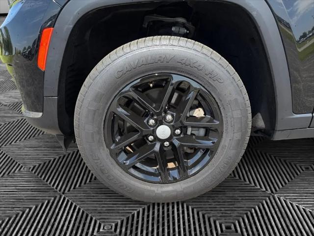 2023 Jeep Grand Cherokee L Laredo 4x2
