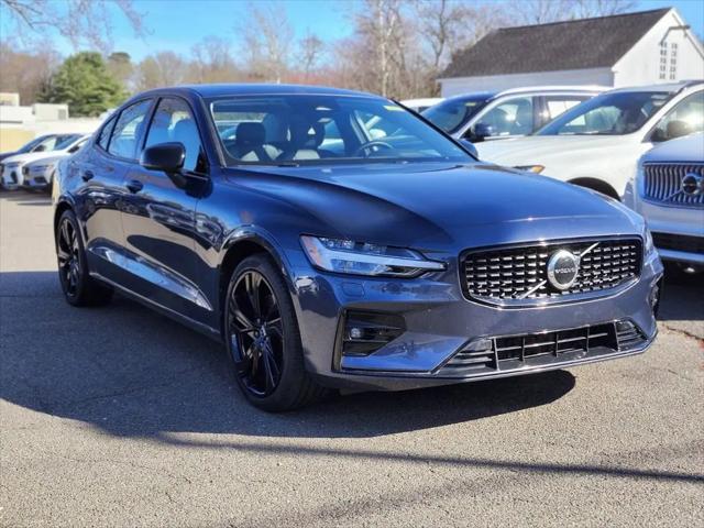2024 Volvo S60 B5 Core Dark Theme