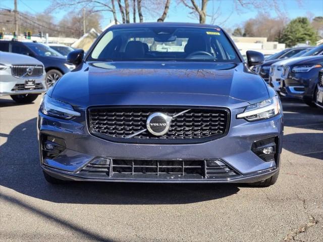 2024 Volvo S60 B5 Core Dark Theme