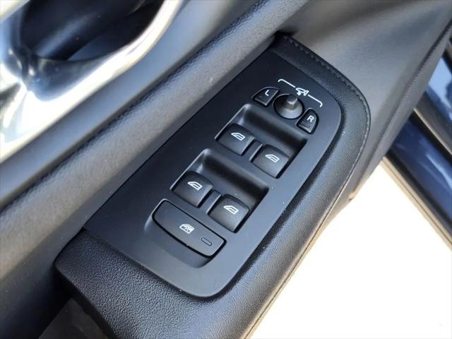 2024 Volvo S60 B5 Core Dark Theme