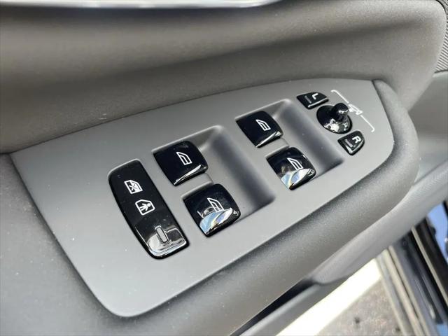 2026 Volvo XC90 Plug-In Hybrid Ultra, T8 AWD, Electric/Gasoline, Bright, 7 Seats