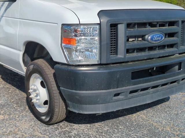2024 Ford E-450 Cutaway Base