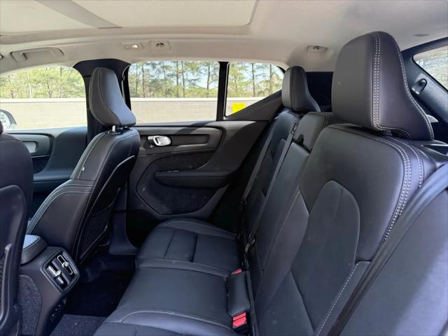 2026 Volvo XC40 Core, B5 AWD Gas (mild hybrid), Dark