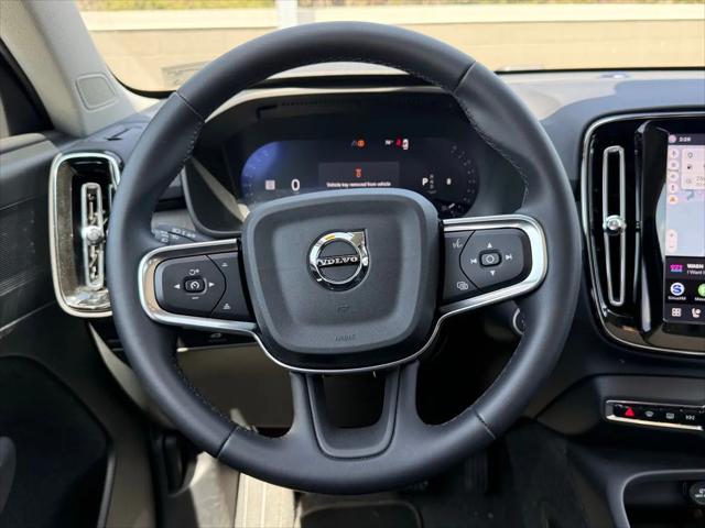 2026 Volvo XC40 Core, B5 AWD Gas (mild hybrid), Dark