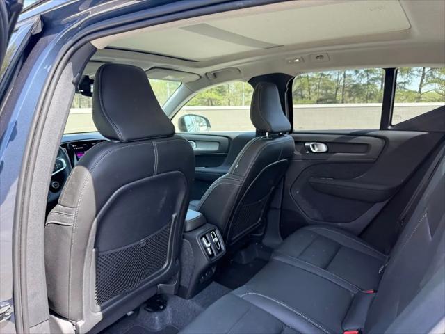 2026 Volvo XC40 Core, B5 AWD Gas (mild hybrid), Dark
