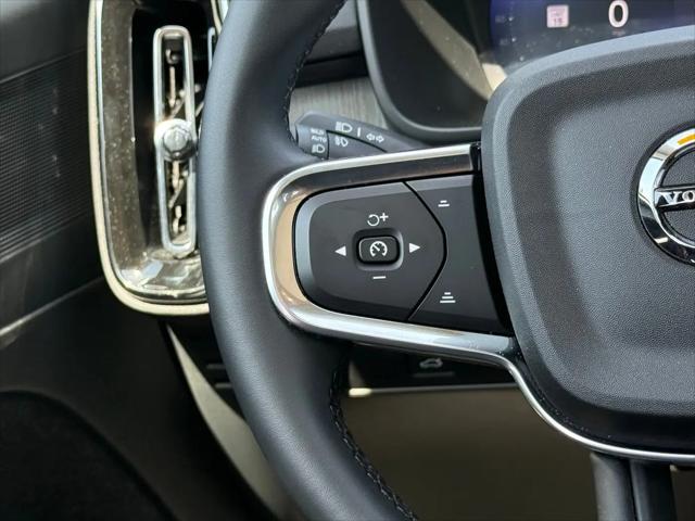 2026 Volvo XC40 Core, B5 AWD Gas (mild hybrid), Dark