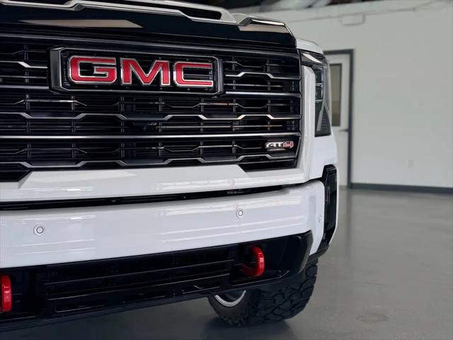 2025 GMC Sierra 2500HD 4WD Crew Cab Standard Bed AT4