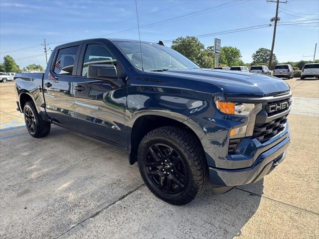 2023 Chevrolet Silverado 1500 4WD Crew Cab Short Bed Custom