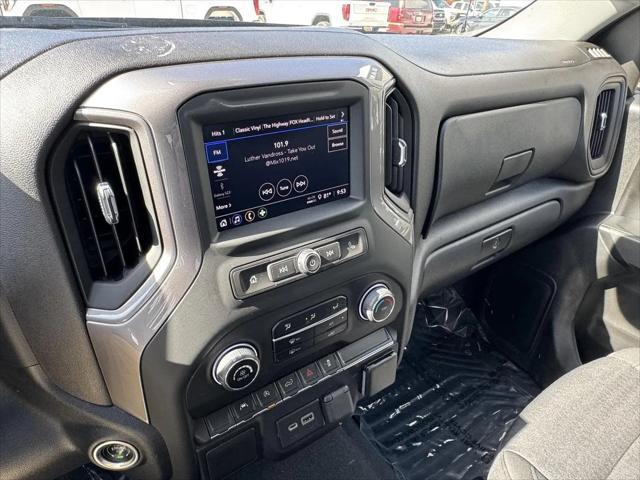 2023 Chevrolet Silverado 1500 4WD Crew Cab Short Bed Custom