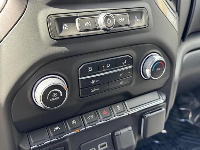 2023 Chevrolet Silverado 1500 4WD Crew Cab Short Bed Custom