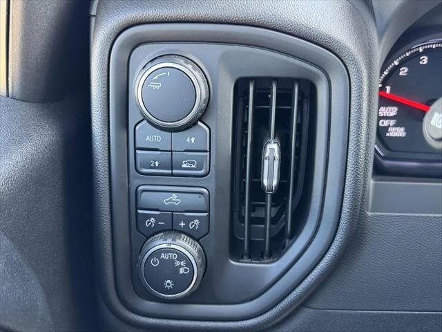 2023 Chevrolet Silverado 1500 4WD Crew Cab Short Bed Custom