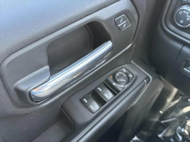 2023 Chevrolet Silverado 1500 4WD Crew Cab Short Bed Custom
