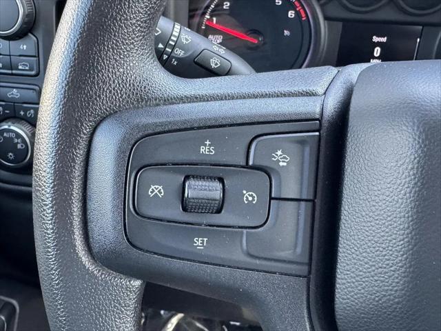 2023 Chevrolet Silverado 1500 4WD Crew Cab Short Bed Custom