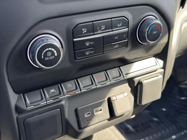 2023 Chevrolet Silverado 1500 4WD Crew Cab Short Bed Custom