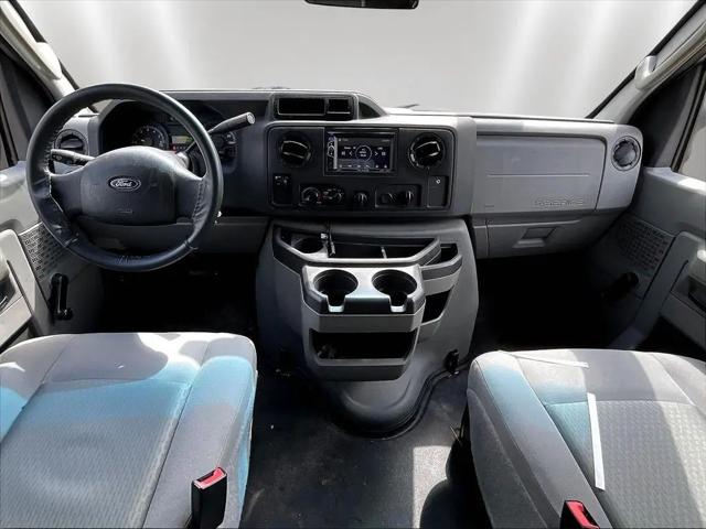 2016 Ford E-350 Cutaway E-350